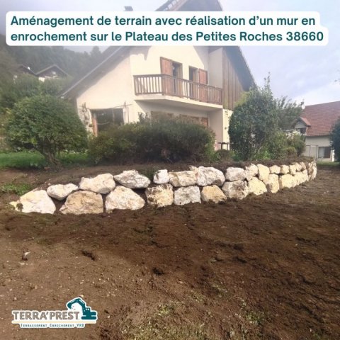 Aménagement de terrain avec réalisation d’un mur en enrochement sur le Plateau des Petites Roches 38660