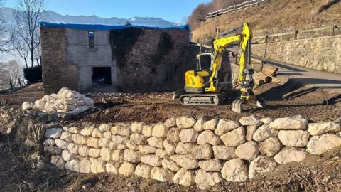 TERRA'PREST votre assainisseur & terrassier à Crolles et sa région : Création de mur de soutènement en enrochement à Theys