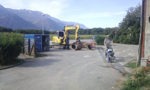 TERRA'PREST, assainisseur et terrassier près de Crolles et Pontcharra : Raccordement aux réseaux d'adduction en eau potable et d'eaux usées à Chapareillan (38530)