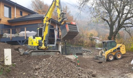 TERRA'PREST votre assainisseur & terrassier à Crolles et sa région : Achat d'un godet cribleur pour la revalorisation des matériaux 