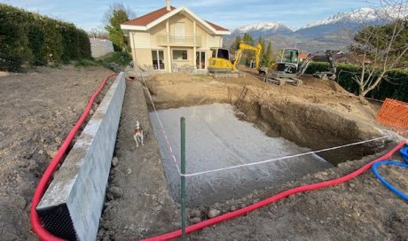 TERRA'PREST Assainisseur & terrassier près de Crolles et Pontcharra : Terrassement Piscine pour bassin naturel à St Ismier