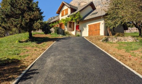 TERRA'PREST, assainisseur et terrassier entre Grenoble et Chambéry : Rénovation d'un chemin d'accès en très mauvais état et en pente à Saint Hilaire du Touvet sur le Plateau des petites roches (38660)