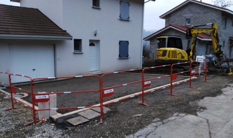 TERRA'PREST, assainisseur et terrassier entre Grenoble et Chambéry : Aménagement extérieur à la Terrasse (38660) : parking et espace vert avec bordures en pavés