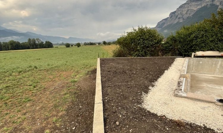 Nouvel aménagement du terrain autour de la piscine à Lumbin 38660