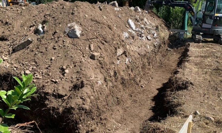 Terrassement pour l’implantation du mur de soutènement à Lumbin 38660