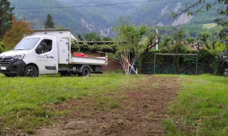 Remblaiement et remise en état de la zone de travaux VRD pour raccordement à la fibre optique à la Terrasse 38660