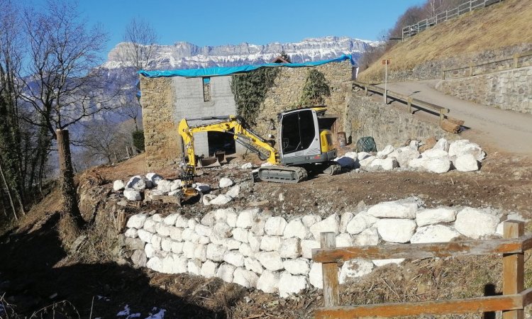 TERRA'PREST, assainissement & terrassement à Crolles et sa région :  Création de murs de soutènement en enrochement à Theys