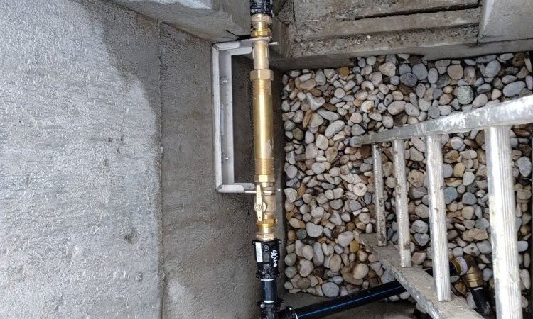 TERRA'PREST, entreprise d'assainissement et de terrassement entre Grenoble et Chambéry : Intervention en urgence sur une fuite d'eau potable dans un regard compteur à Montmélian (73800)