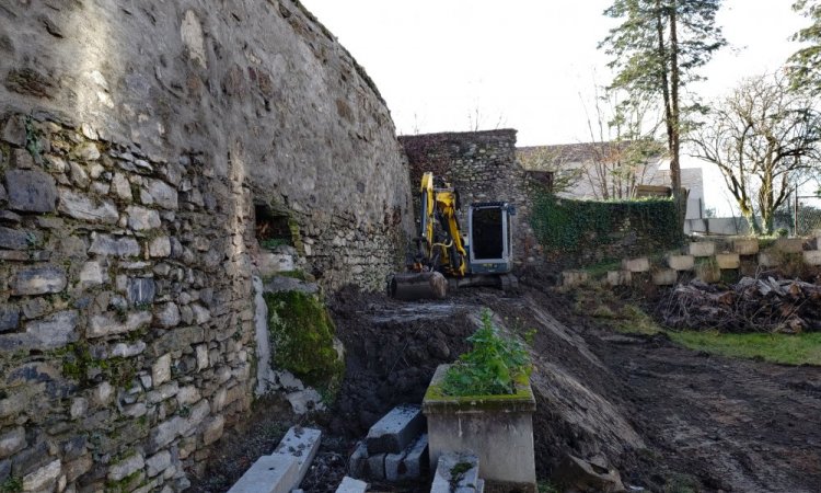 TERRA'PREST, assainisseur et terrassier entre Grenoble et Chambéry : Création d'un merlon pour sécuriser un mur en pierres sèches à Chapareillan (38530)
