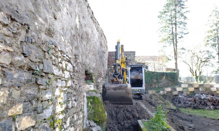 TERRA'PREST, assainisseur et terrassier entre Grenoble et Chambéry : Création d'un merlon pour sécuriser un mur en pierres sèches à Chapareillan (38530)