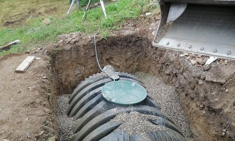 TERRA'PREST, assainisseur et terrassier entre Grenoble et Chambéry : Installation d'une cuve de récupération d'eau de pluie dans un terrain à Froges