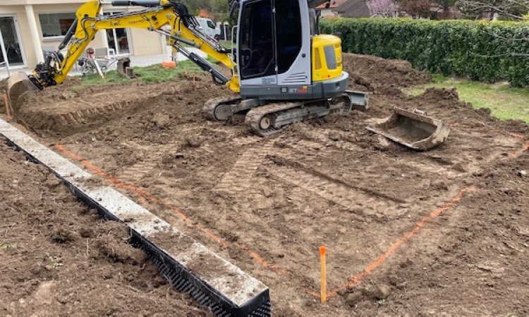 Démarrage d'un terrassement de piscine à Saint Ismier (38330)