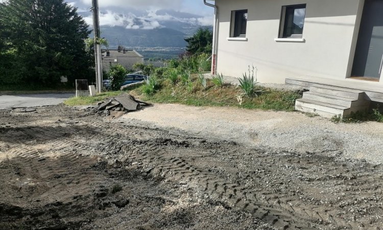 TERRA'PREST, assainisseur et terrassier entre Grenoble et Chambéry : Aménagement d'une cours chez un particulier à St Ismier (38330)