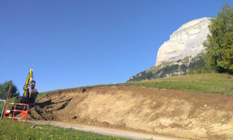 TERRA'PREST, assainisseur et terrassier entre Grenoble et Chambéry : Terrassement de talus et création d'un fossé pour conforter un terrain à Saint Hilaire du Touvet (38660)