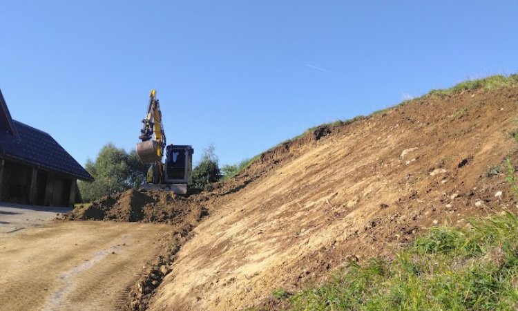 TERRA'PREST, assainisseur et terrassier entre Grenoble et Chambéry : Terrassement de talus et création d'un fossé pour conforter un terrain à Saint Hilaire du Touvet (38660)