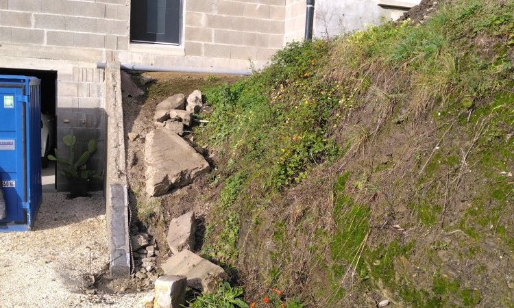 TERRA'PREST, assainisseur et terrassier entre Grenoble et Chambéry : Aménagement d'une entrée avec création de murs gabions et d'un escalier en béton aux Mollettes (73800)