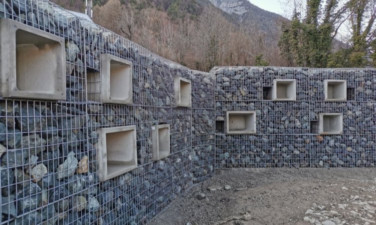 TERRA'PREST, assainisseur et terrassier entre Grenoble et Chambéry : Création d'un colombarium en gabions à Pontcharra (38530)