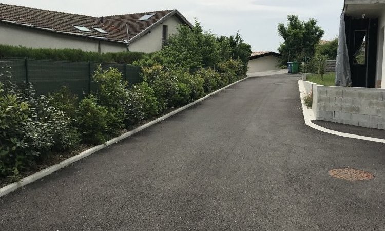 TERRA'PREST, assainisseur & terrassier entre Grenoble et Chambéry : Aménagement terrain, cours, voirie et réseaux divers à Saint Ismier (38330)