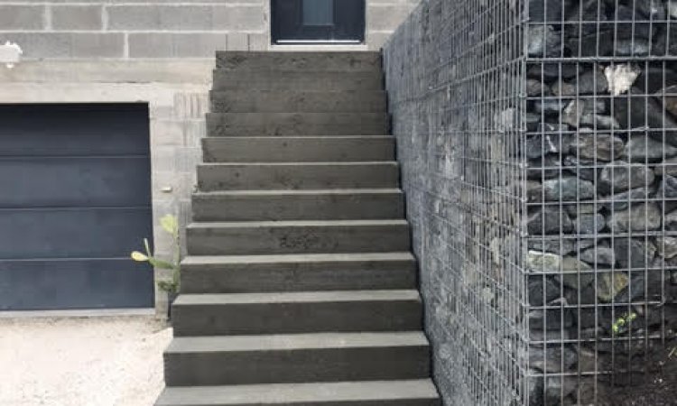 TERRA'PREST, assainisseur et terrassier entre Grenoble et Chambéry : Aménagement d'une entrée avec création de murs gabions et d'un escalier en béton aux Mollettes (73800)
